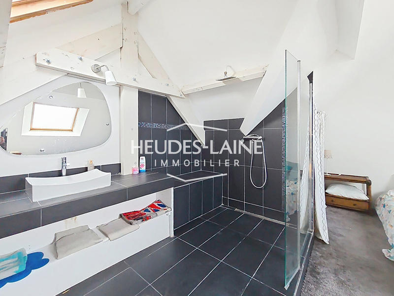 Maison - 250 m² - 5 pièces