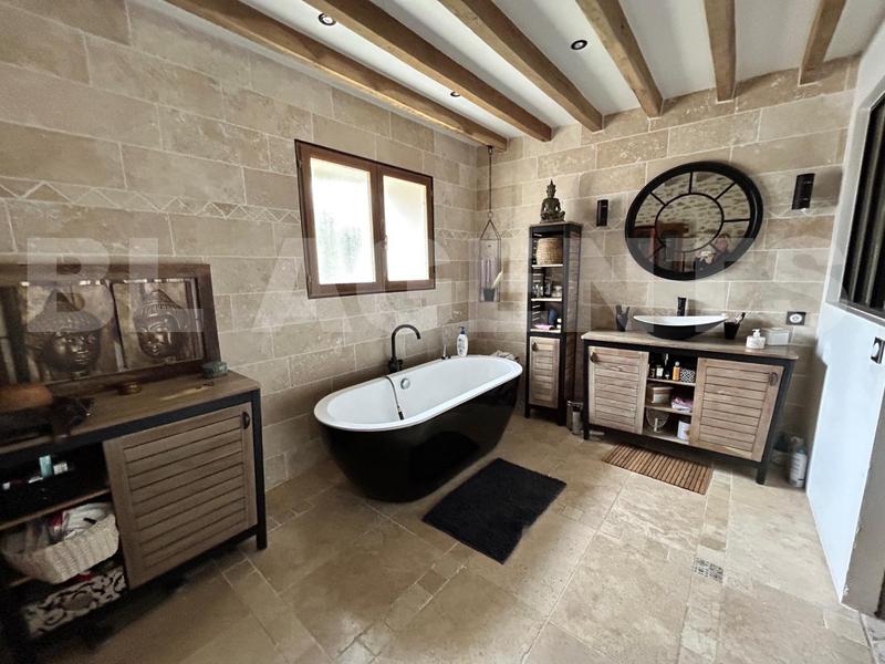 Maison - 248 m² - 8 pièces