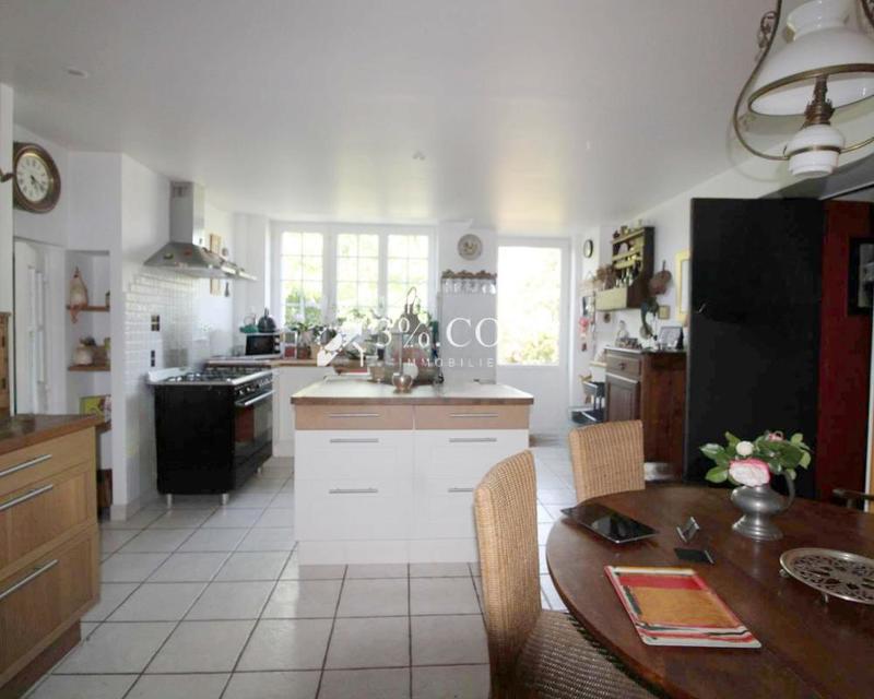 Maison - 290 m² - 9 pièces