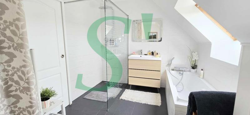 Maison - 163 m² - 7 pièces