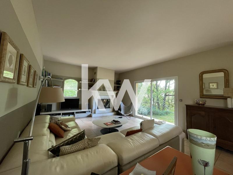 Maison - 217 m² - 7 pièces