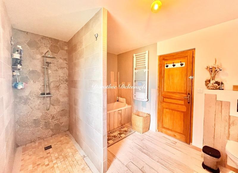 Maison - 298 m² - 9 pièces