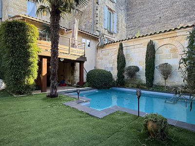 Maison - 220 m² - 9 pièces