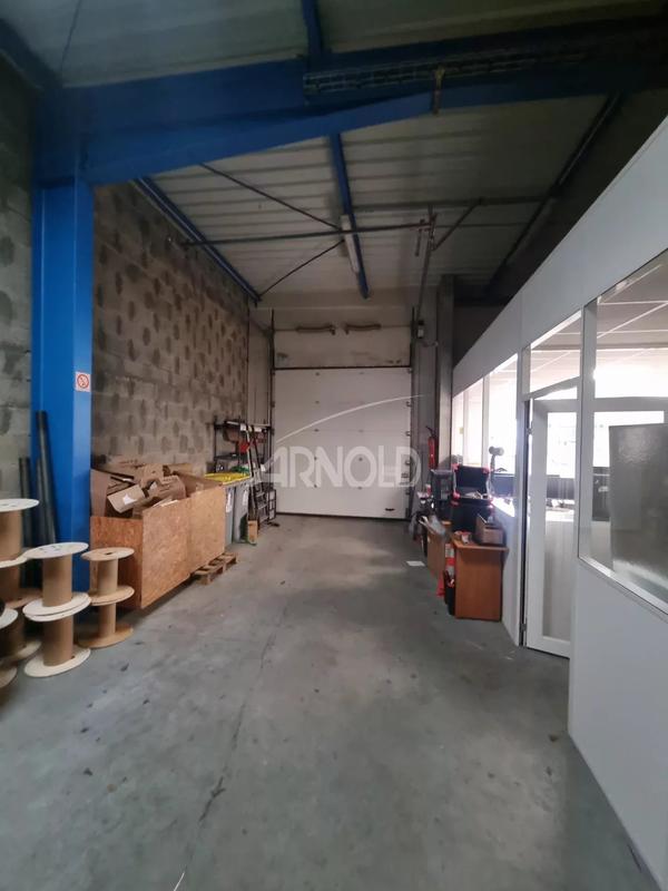 Entrepôt - 730 m² - 11 pièces