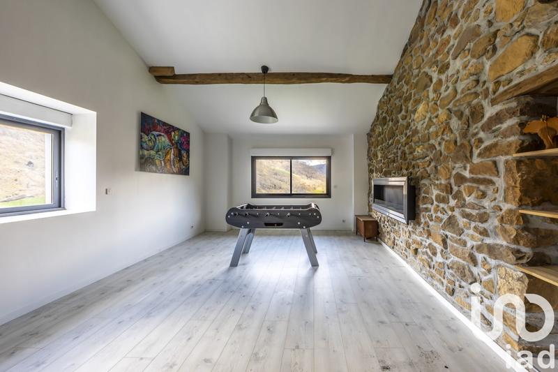 Maison - 240 m² - 5 pièces