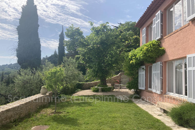 Maison - 250 m² - 9 pièces