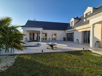 Maison - 471 m² - 15 pièces