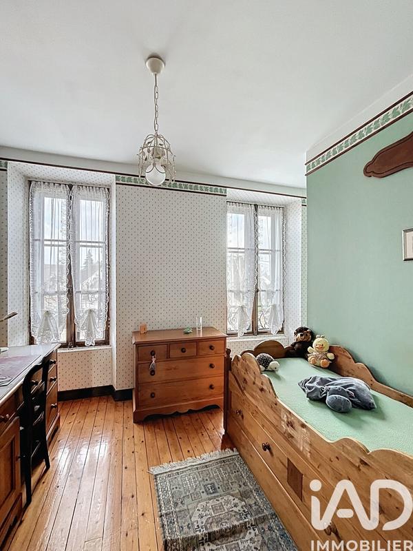 Maison - 235 m² - 10 pièces