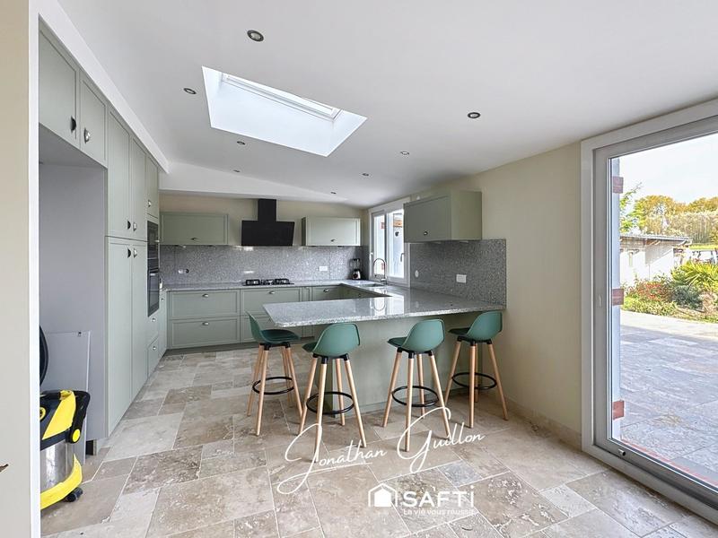 Maison - 255 m² - 8 pièces