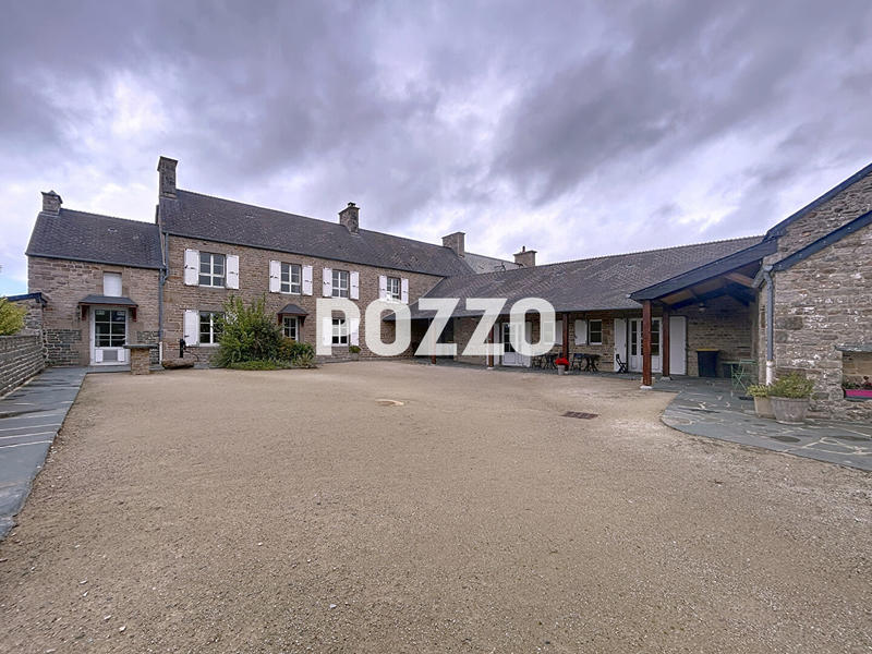 Maison - 394 m² - 16 pièces