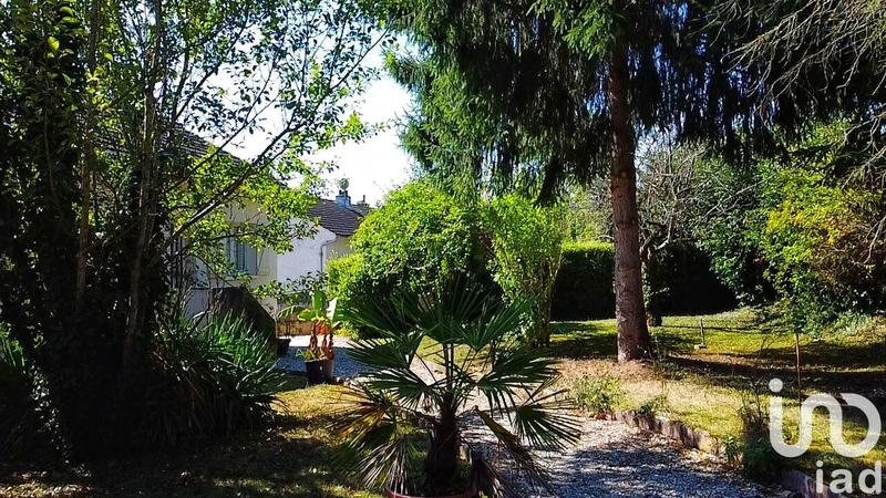 Maison - 1 458 m² - 34 pièces