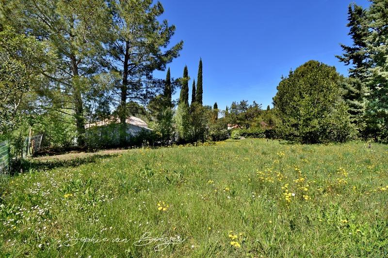 Terrain constructible - 2 800 m²