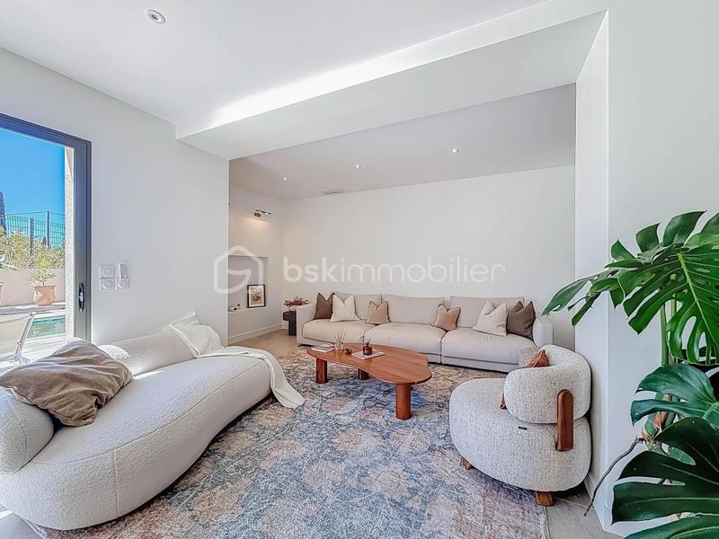 Maison - 346 m² - 8 pièces