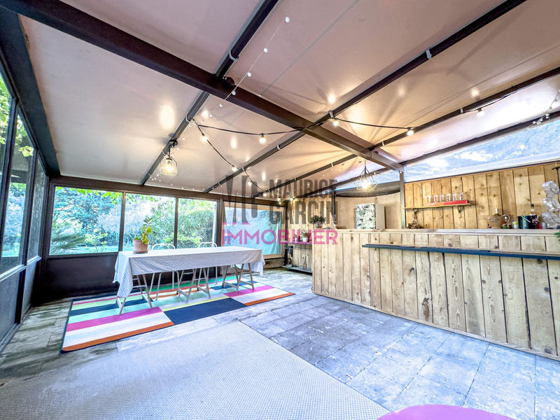 Maison - 280 m² - 8 pièces