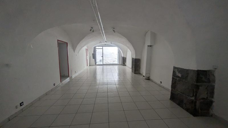 Local commercial - 160 m² - 3 pièces
