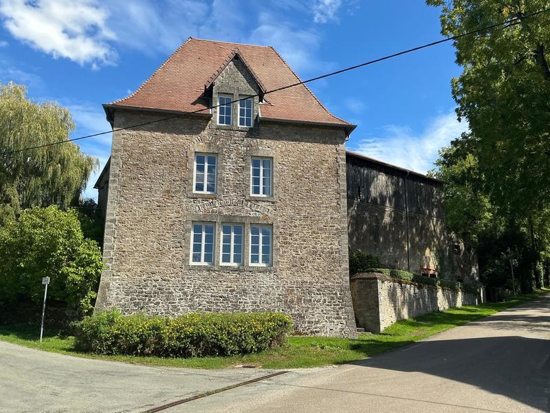 Maison - 280 m² - 9 pièces