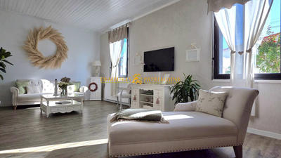 Maison - 247 m² - 6 pièces