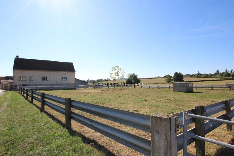 Propriété - 107 m² - 6 pièces