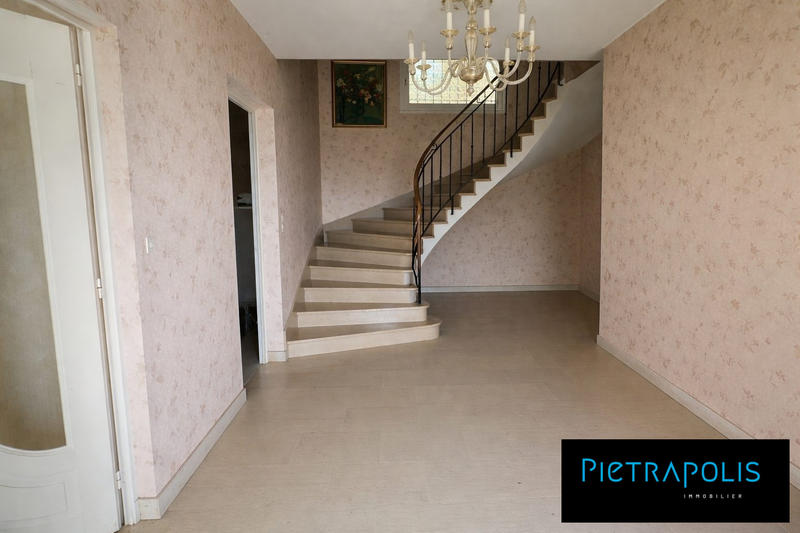 Maison - 235 m² - 7 pièces