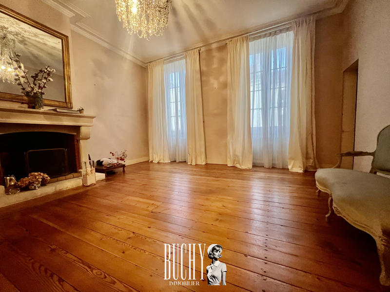 Maison - 326 m² - 12 pièces