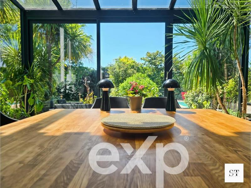 Maison d'architecte - 254 m² - 8 pièces