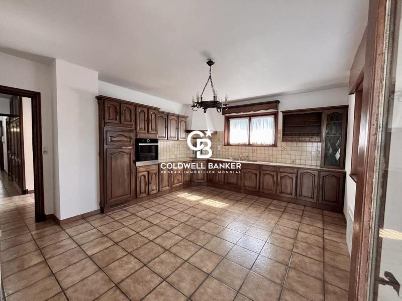 Maison - 260 m² - 8 pièces