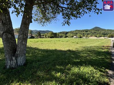 Terrain constructible - 1 045 m²