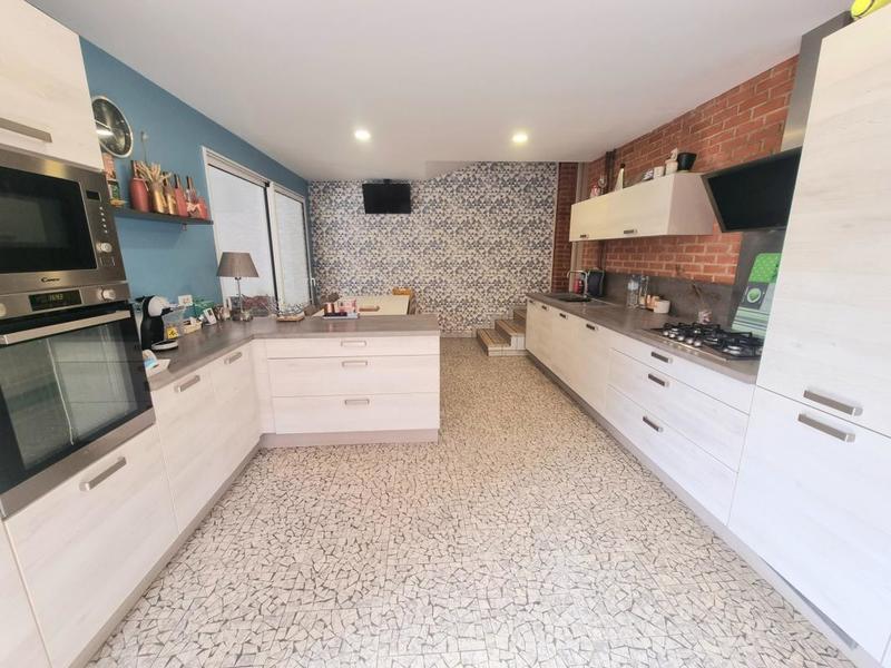 Maison - 270 m² - 10 pièces