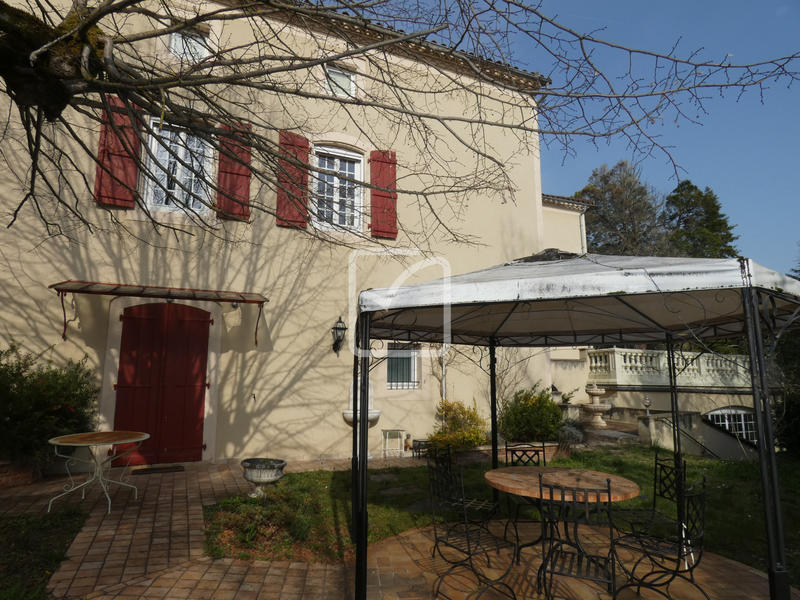 Maison - 233 m² - 8 pièces