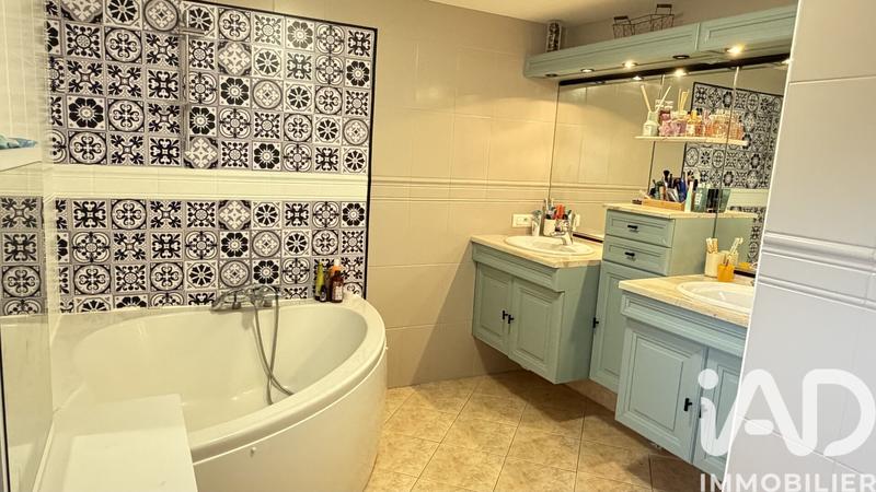 Maison - 223 m² - 9 pièces