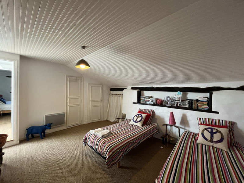 Maison - 325 m² - 11 pièces