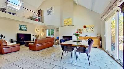 Maison - 236 m² - 8 pièces