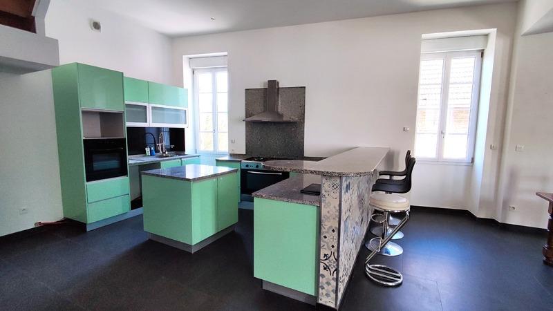 Maison - 223 m² - 9 pièces