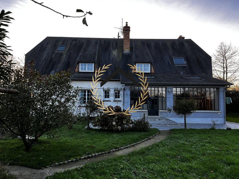 Maison - 243 m² - 8 pièces