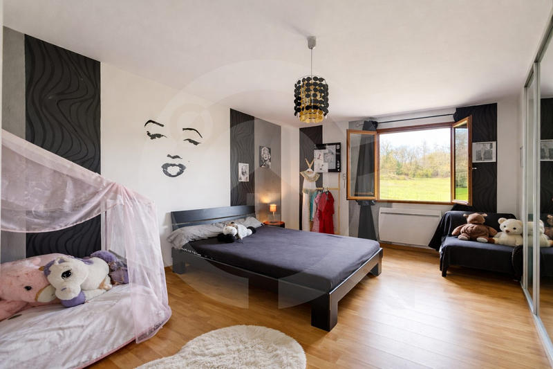 Maison - 275 m² - 8 pièces