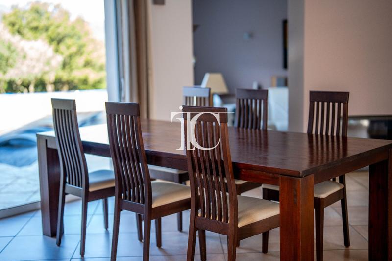 Maison - 260 m² - 6 pièces