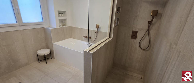 Maison - 320 m² - 7 pièces