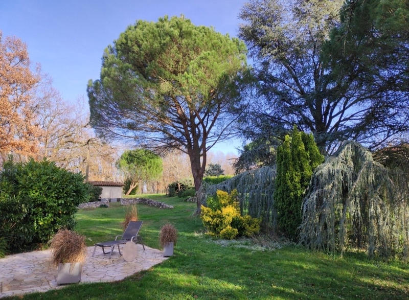 Propriété - 228 m² - 6 pièces