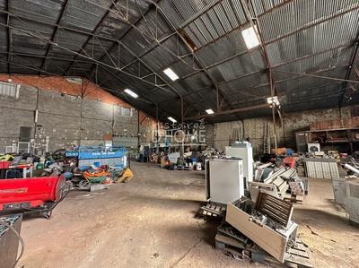 Entrepôt - 1 200 m²