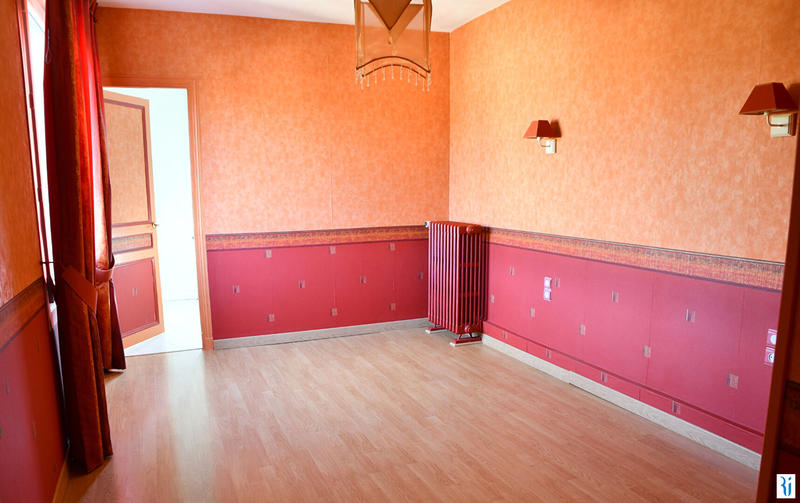 Maison - 187 m² - 9 pièces