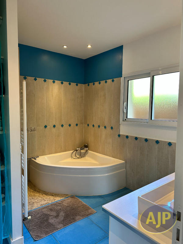 Maison - 184 m² - 6 pièces