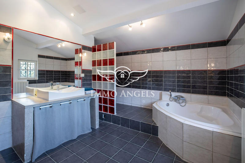 Maison - 175 m² - 7 pièces