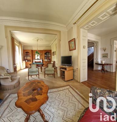 Maison - 270 m² - 16 pièces