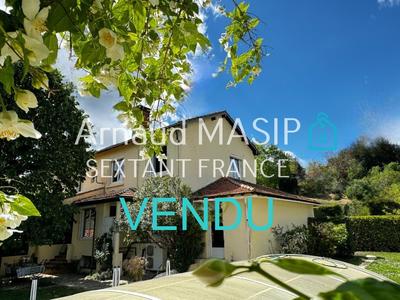 Maison - 180 m² - 7 pièces