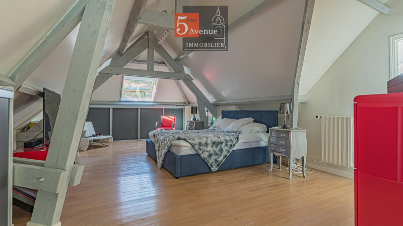 Maison - 400 m² - 8 pièces