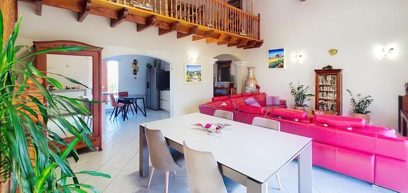 Maison - 250 m² - 8 pièces