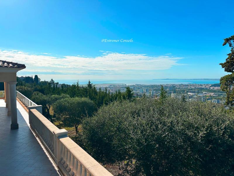 Maison contemporaine - 307 m² - 7 pièces