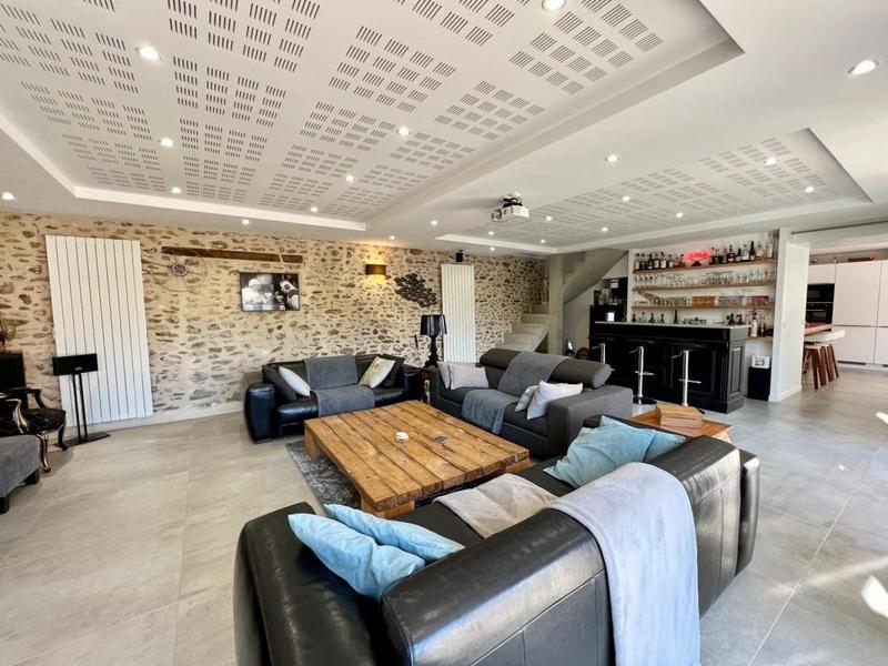 Maison - 300 m² - 7 pièces