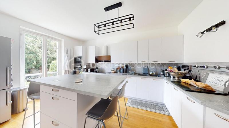 Maison bourgeoise - 204 m² - 9 pièces