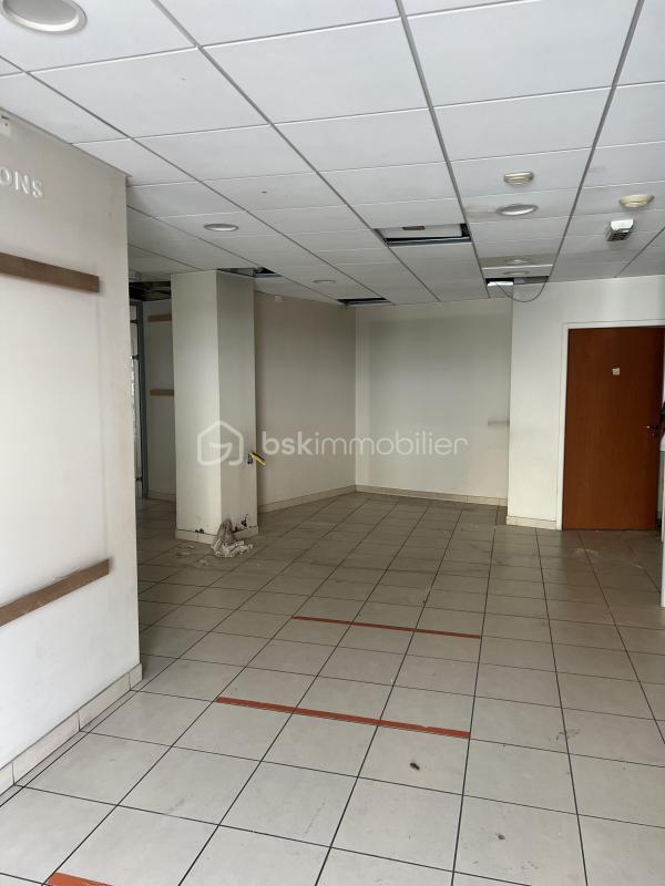 Local commercial - 150 m² - 5 pièces